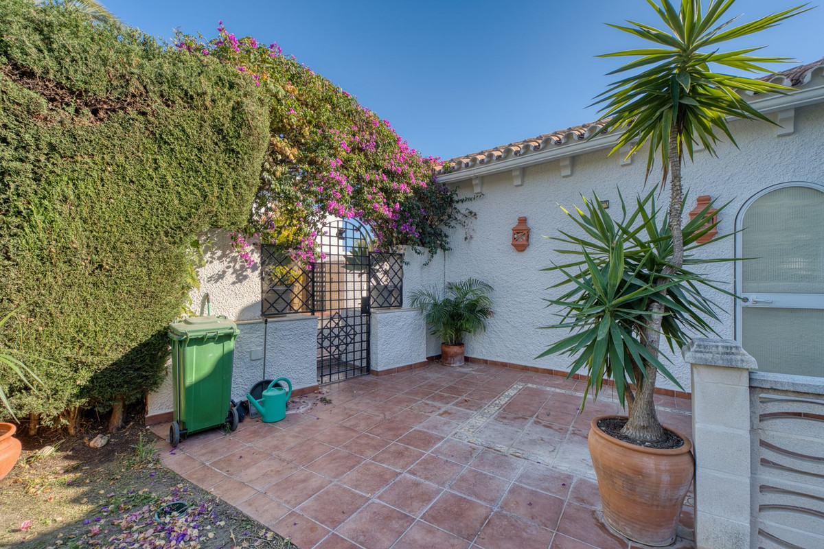4 Bed Townhouse for sale in Nueva Andalucía Costa Del Sol, Málaga, Spain