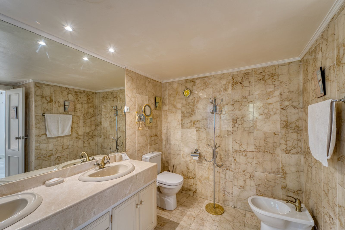 4 Bed Townhouse for sale in Nueva Andalucía Costa Del Sol, Málaga, Spain