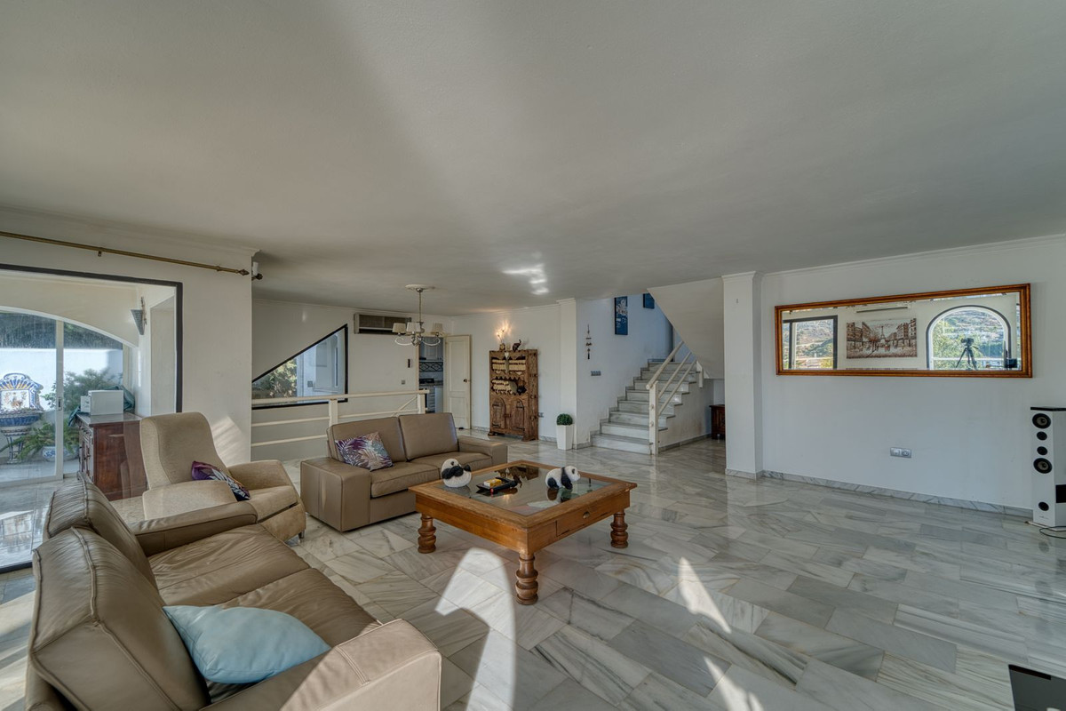 4 Bed Townhouse for sale in Nueva Andalucía Costa Del Sol, Málaga, Spain
