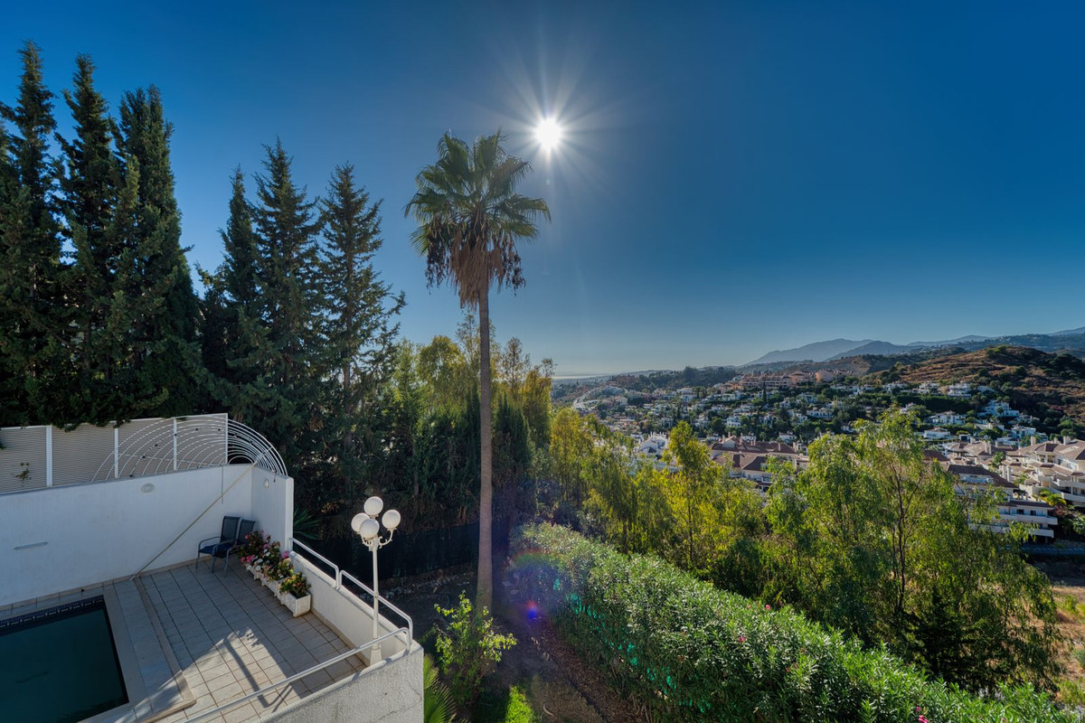 4 Bed Townhouse for sale in Nueva Andalucía Costa Del Sol, Málaga, Spain