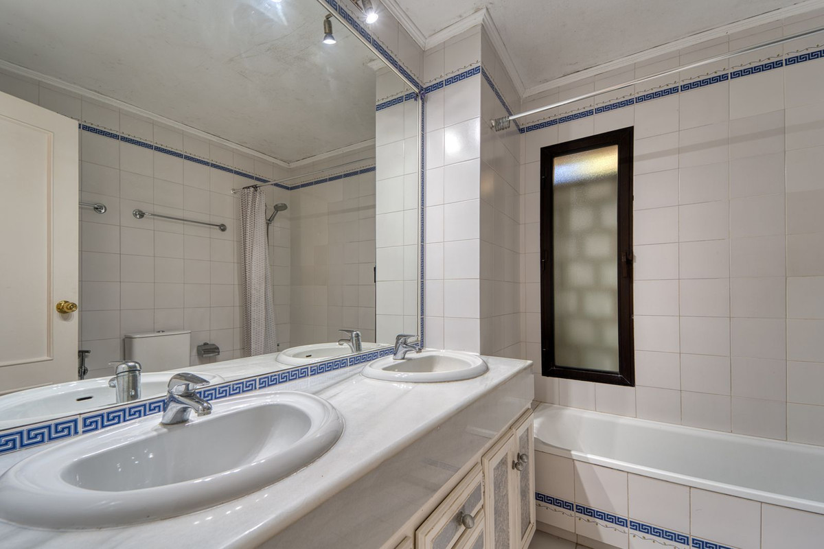 4 Bed Townhouse for sale in Nueva Andalucía Costa Del Sol, Málaga, Spain