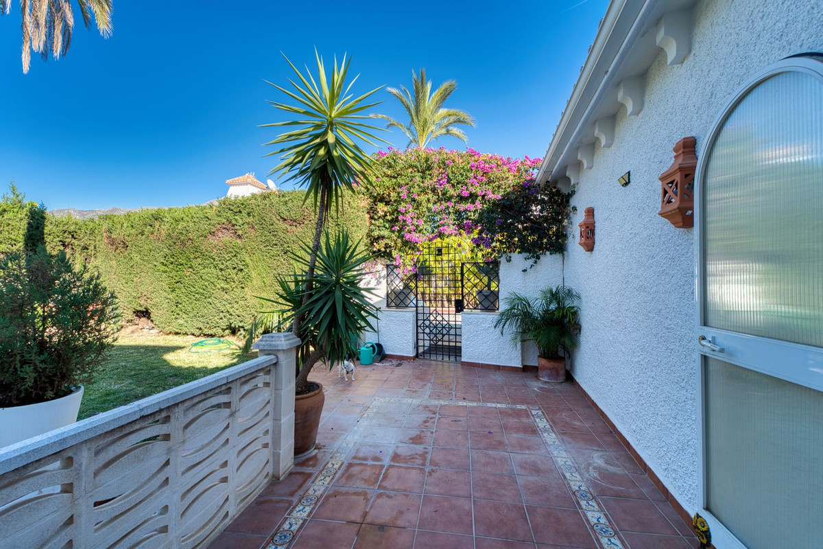 4 Bed Townhouse for sale in Nueva Andalucía Costa Del Sol, Málaga, Spain
