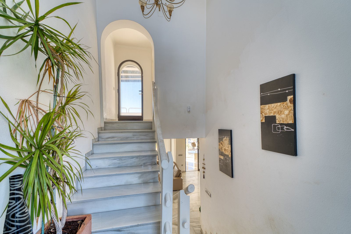 4 Bed Townhouse for sale in Nueva Andalucía Costa Del Sol, Málaga, Spain