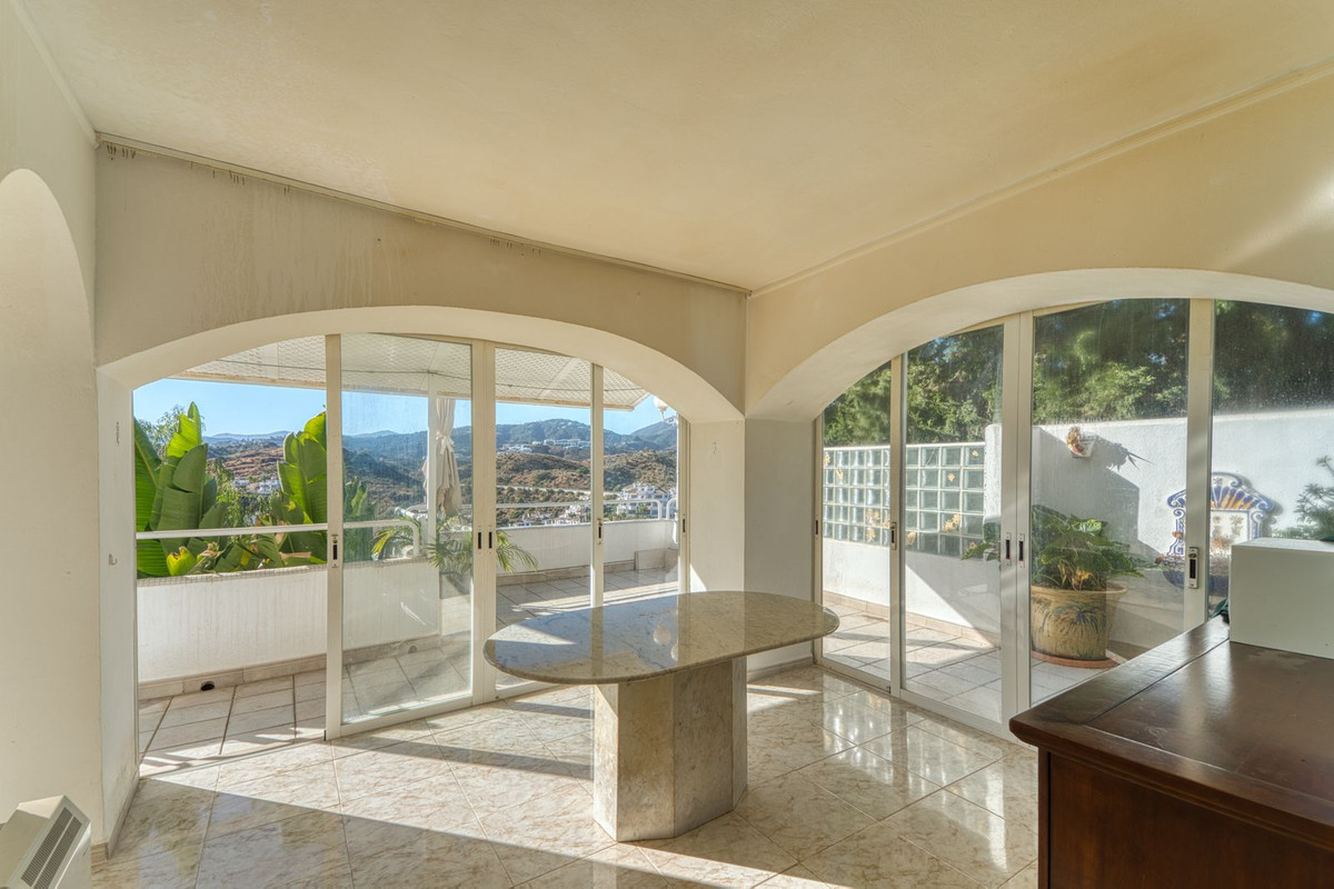 4 Bed Townhouse for sale in Nueva Andalucía Costa Del Sol, Málaga, Spain