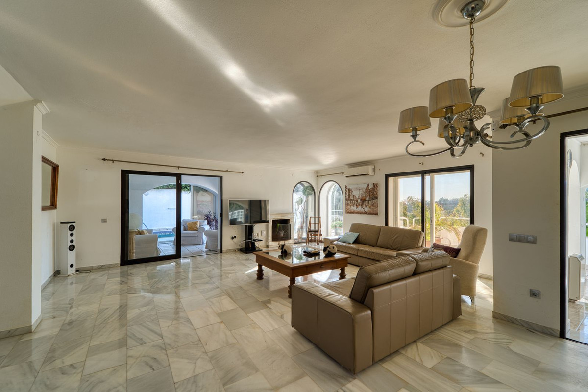 4 Bed Townhouse for sale in Nueva Andalucía Costa Del Sol, Málaga, Spain