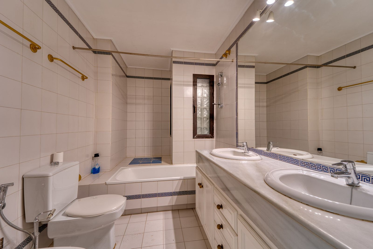 4 Bed Townhouse for sale in Nueva Andalucía Costa Del Sol, Málaga, Spain