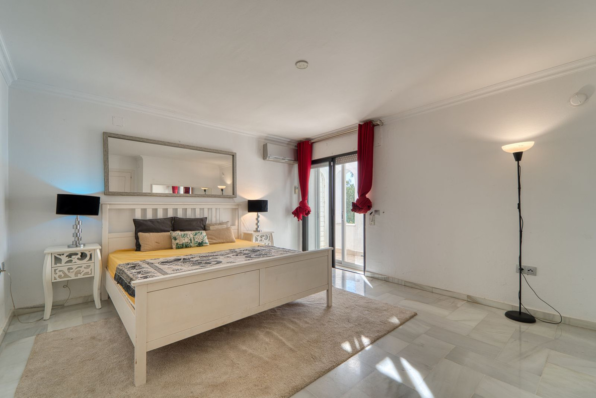 4 Bed Townhouse for sale in Nueva Andalucía Costa Del Sol, Málaga, Spain
