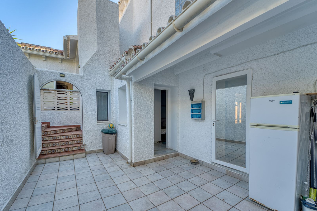 4 Bed Townhouse for sale in Nueva Andalucía Costa Del Sol, Málaga, Spain