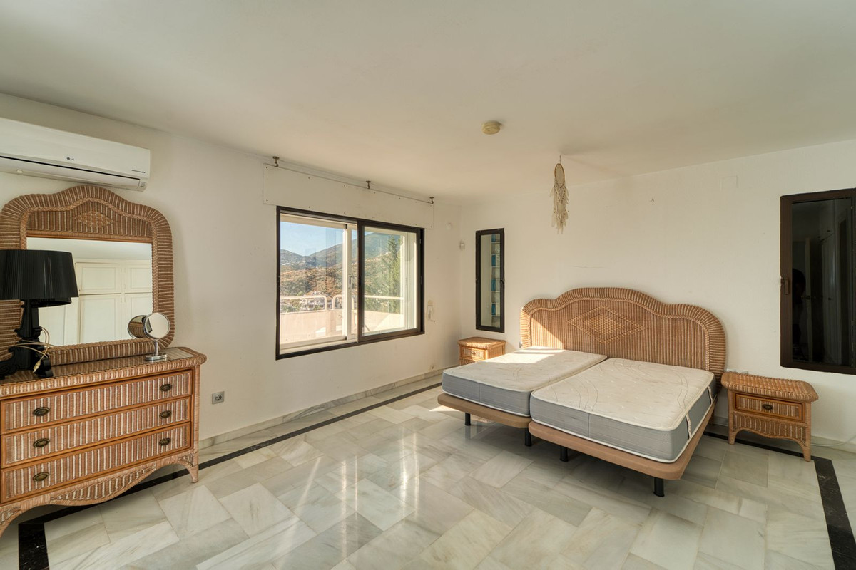 4 Bed Townhouse for sale in Nueva Andalucía Costa Del Sol, Málaga, Spain