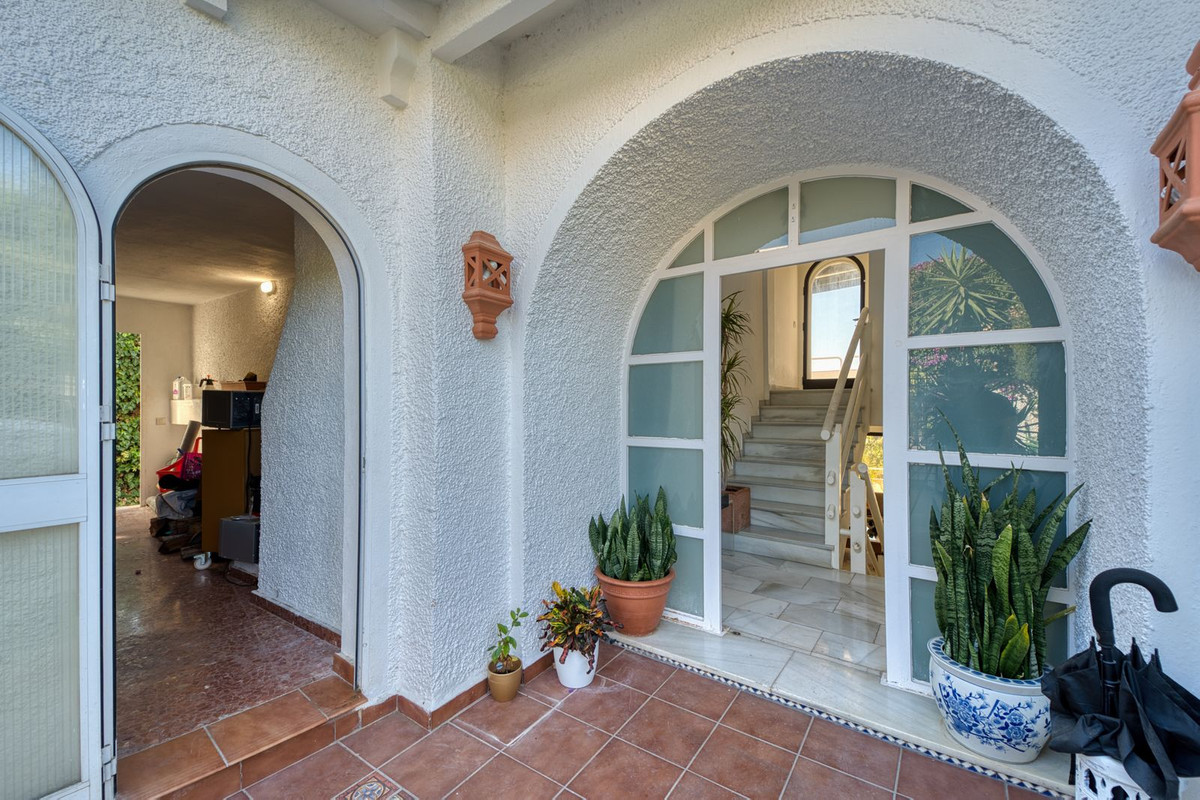 4 Bed Townhouse for sale in Nueva Andalucía Costa Del Sol, Málaga, Spain