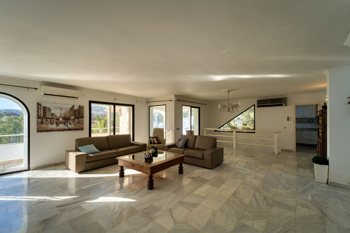 4 Bed Townhouse for sale in Nueva Andalucía Costa Del Sol, Málaga, Spain