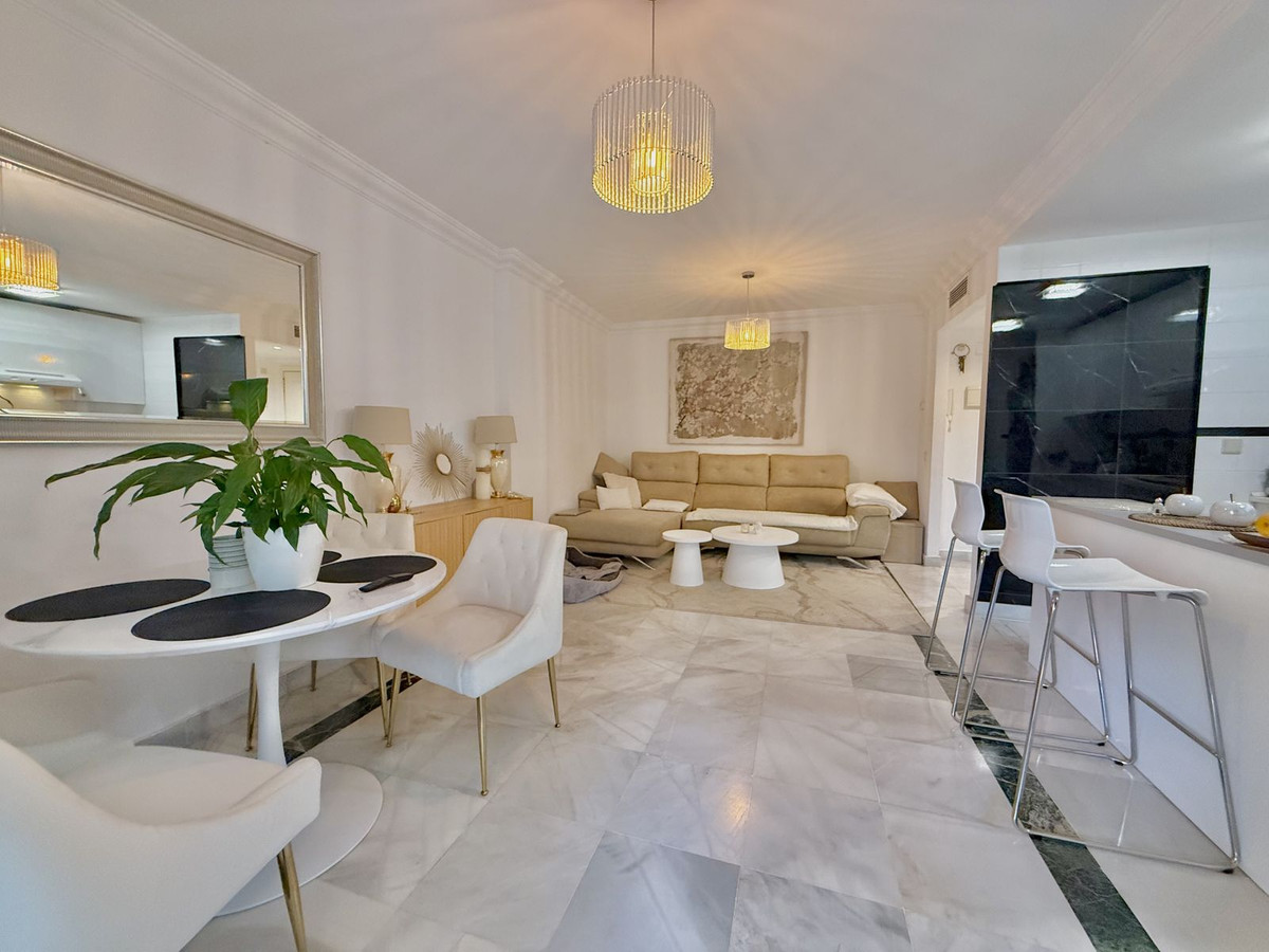 2 Bed Apartment for sale in The Golden Mile Costa Del Sol, Málaga, Spain