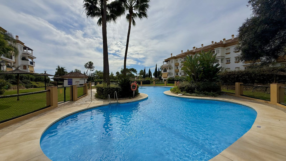 2 Bed Apartment for sale in The Golden Mile Costa Del Sol, Málaga, Spain