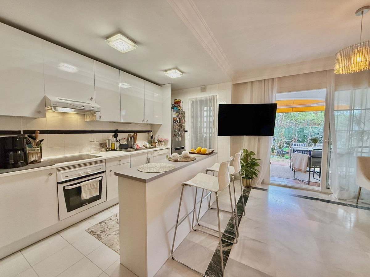 2 Bed Apartment for sale in The Golden Mile Costa Del Sol, Málaga, Spain