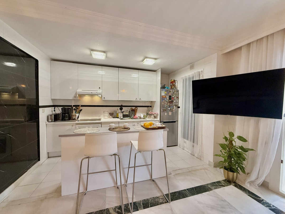 2 Bed Apartment for sale in The Golden Mile Costa Del Sol, Málaga, Spain