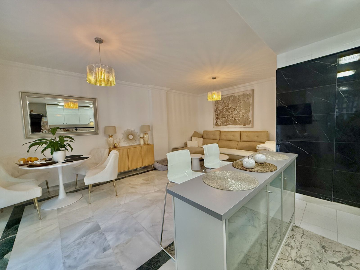 2 Bed Apartment for sale in The Golden Mile Costa Del Sol, Málaga, Spain