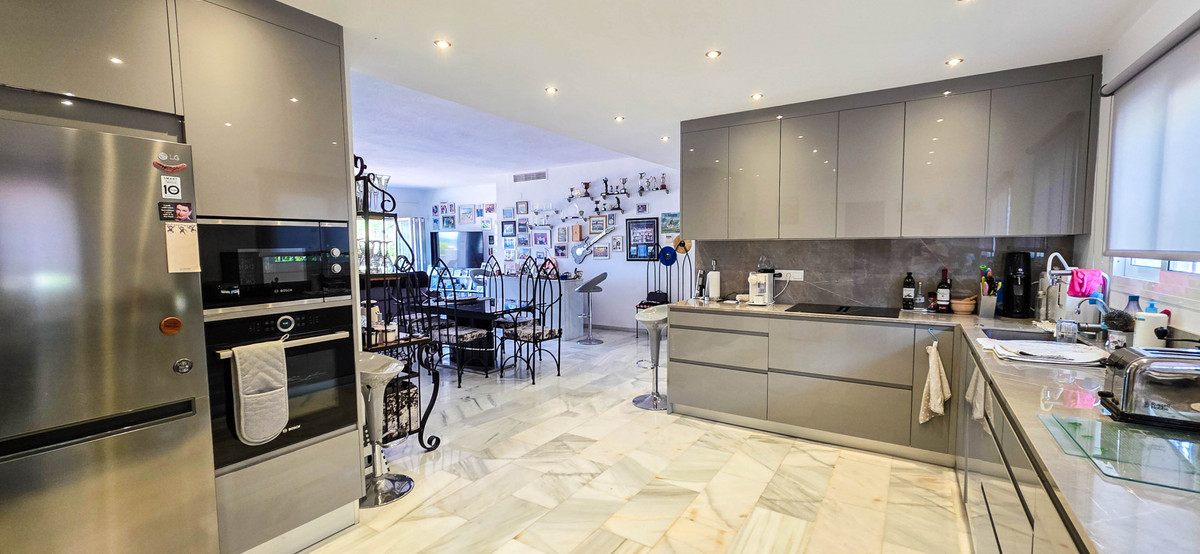 5 Bed Townhouse for sale in La Duquesa Costa Del Sol, Málaga, Spain