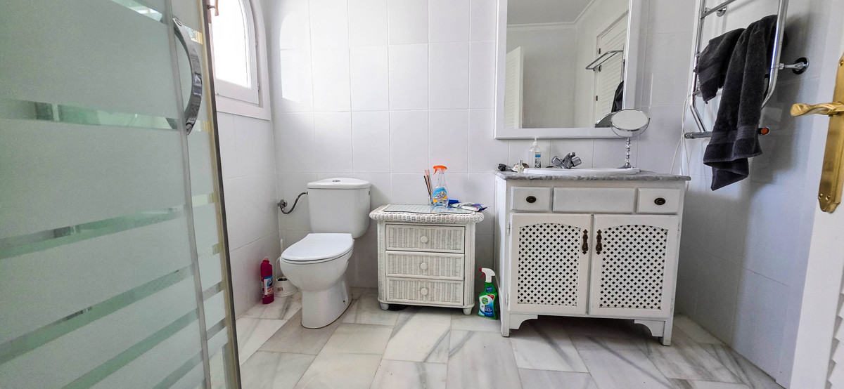 5 Bed Townhouse for sale in La Duquesa Costa Del Sol, Málaga, Spain