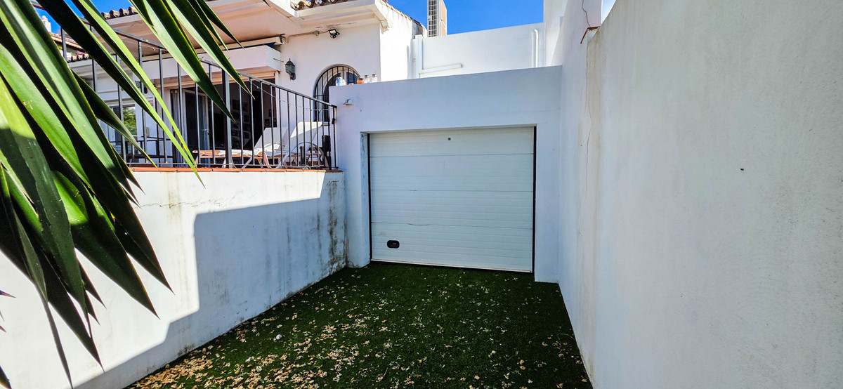 5 Bed Townhouse for sale in La Duquesa Costa Del Sol, Málaga, Spain