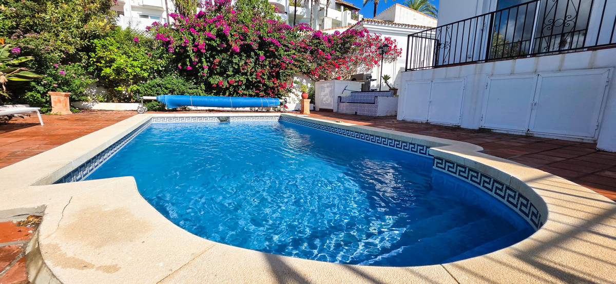 5 Bed Townhouse for sale in La Duquesa Costa Del Sol, Málaga, Spain