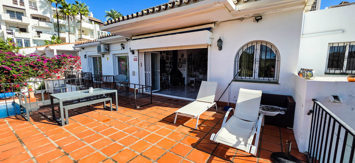 5 Bed Townhouse for sale in La Duquesa Costa Del Sol, Málaga, Spain