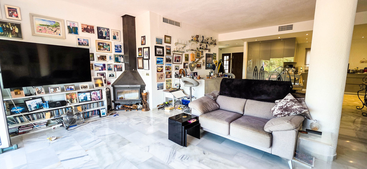 5 Bed Townhouse for sale in La Duquesa Costa Del Sol, Málaga, Spain