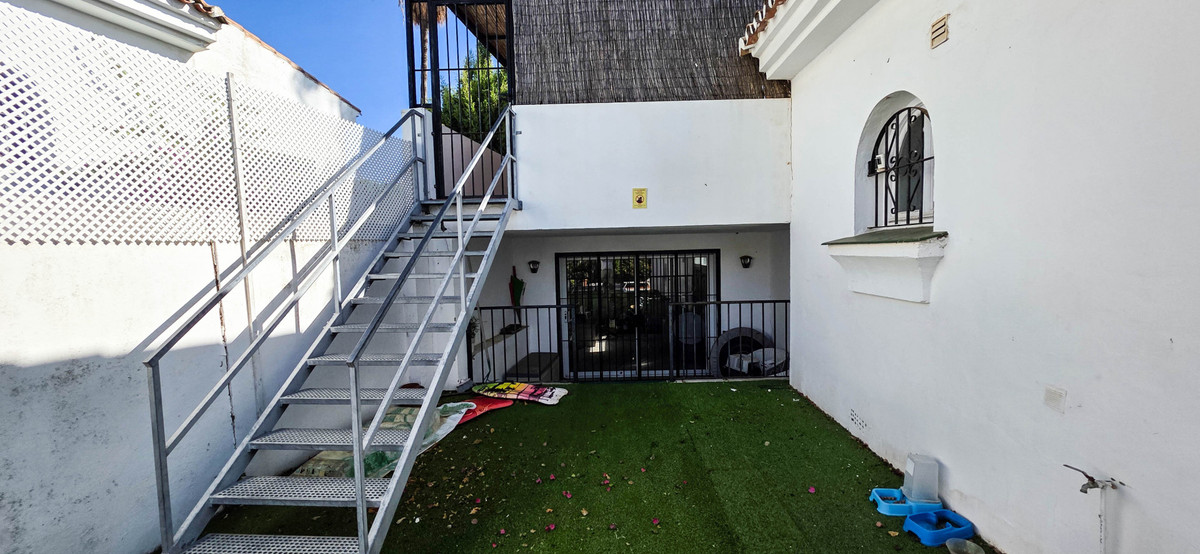 5 Bed Townhouse for sale in La Duquesa Costa Del Sol, Málaga, Spain