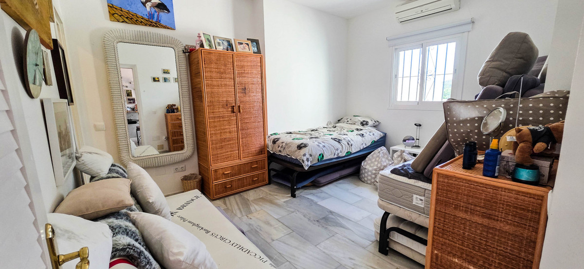 5 Bed Townhouse for sale in La Duquesa Costa Del Sol, Málaga, Spain