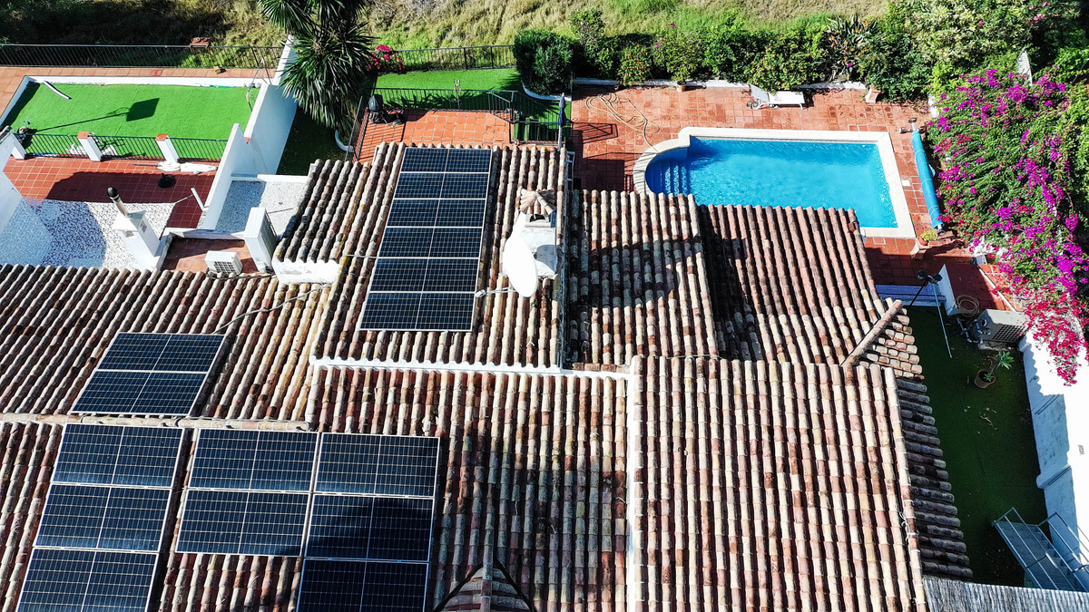 5 Bed Townhouse for sale in La Duquesa Costa Del Sol, Málaga, Spain