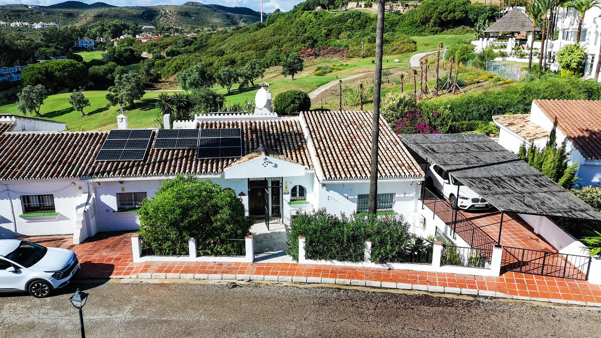 5 Bed Townhouse for sale in La Duquesa Costa Del Sol, Málaga, Spain