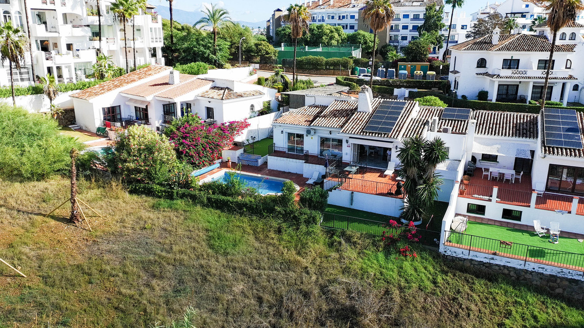 5 Bed Townhouse for sale in La Duquesa Costa Del Sol, Málaga, Spain