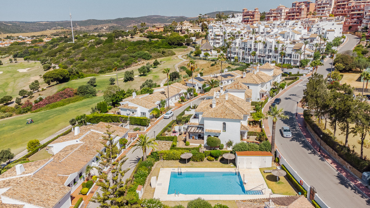 5 Bed Townhouse for sale in La Duquesa Costa Del Sol, Málaga, Spain