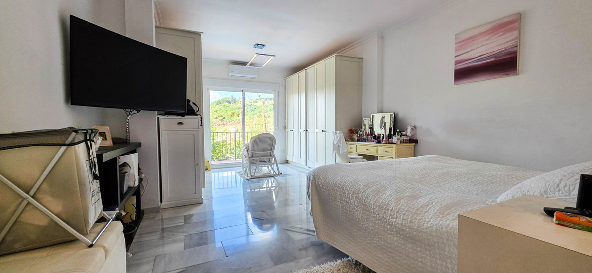 5 Bed Townhouse for sale in La Duquesa Costa Del Sol, Málaga, Spain
