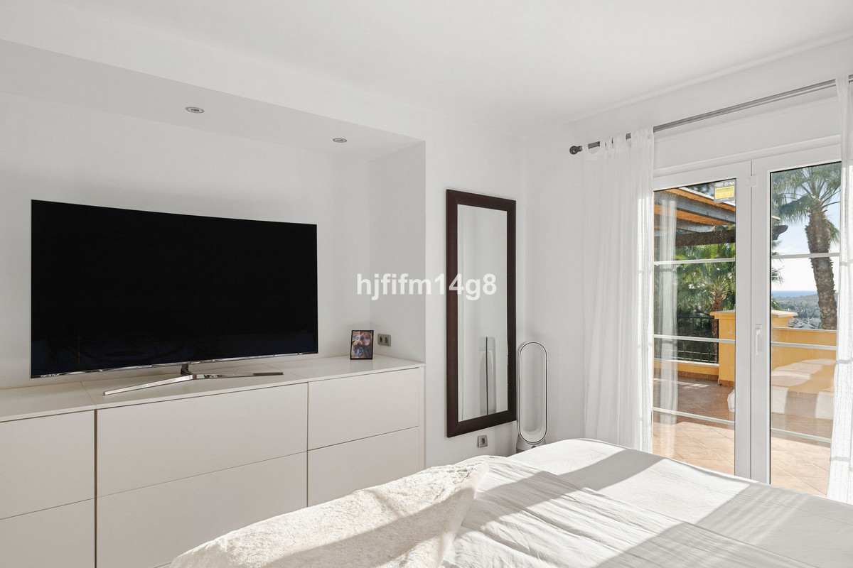 3 Bed Apartment for sale in Nueva Andalucía Costa Del Sol, Málaga, Spain