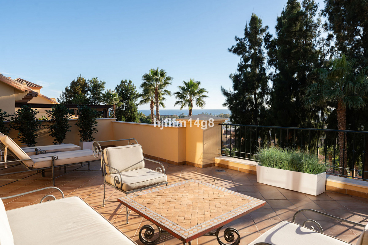 3 Bed Apartment for sale in Nueva Andalucía Costa Del Sol, Málaga, Spain