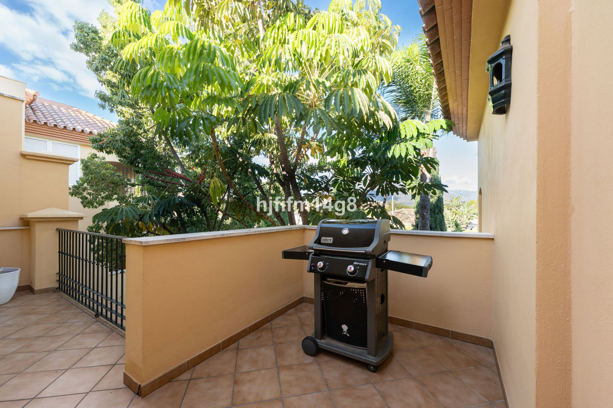 3 Bed Apartment for sale in Nueva Andalucía Costa Del Sol, Málaga, Spain