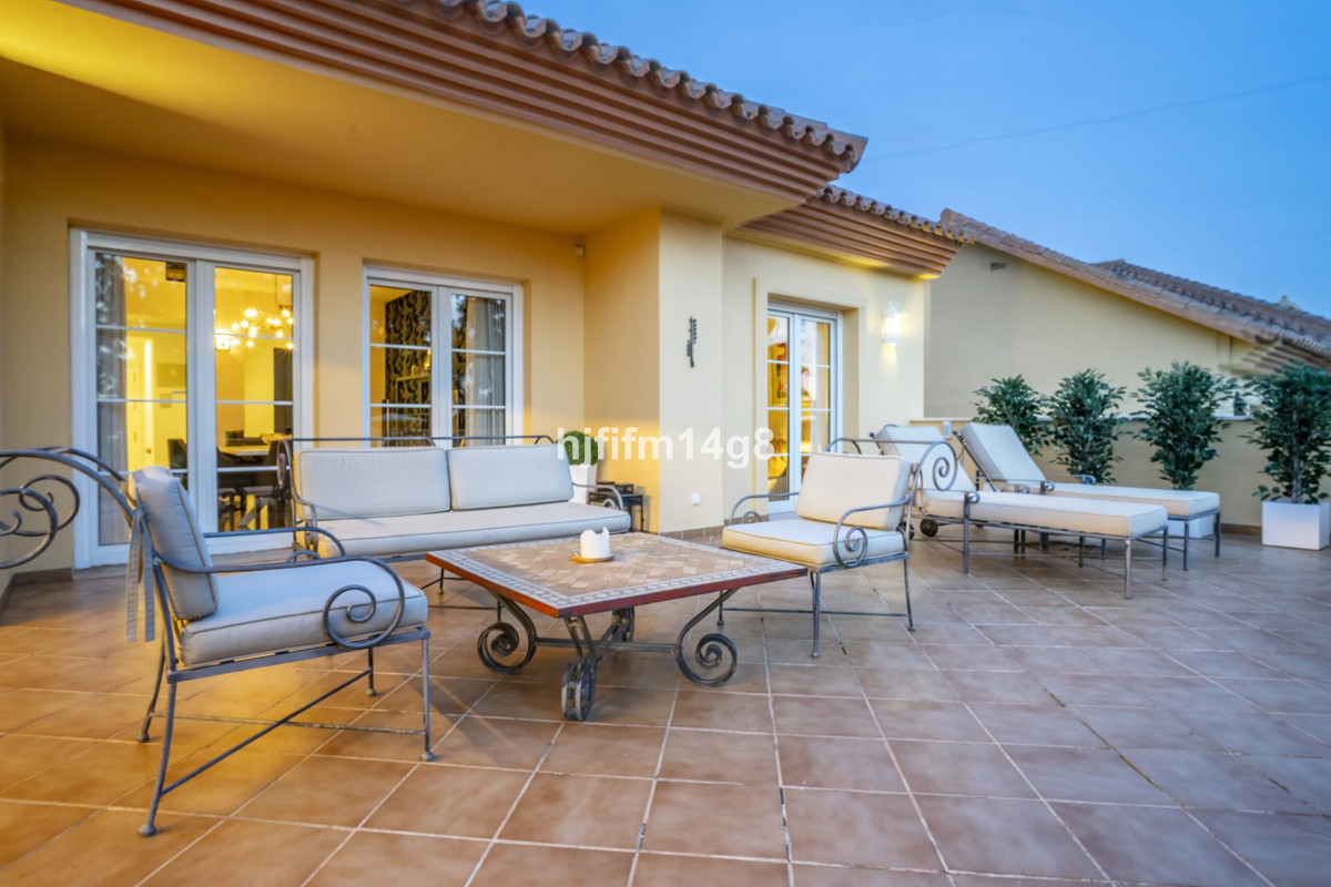 3 Bed Apartment for sale in Nueva Andalucía Costa Del Sol, Málaga, Spain