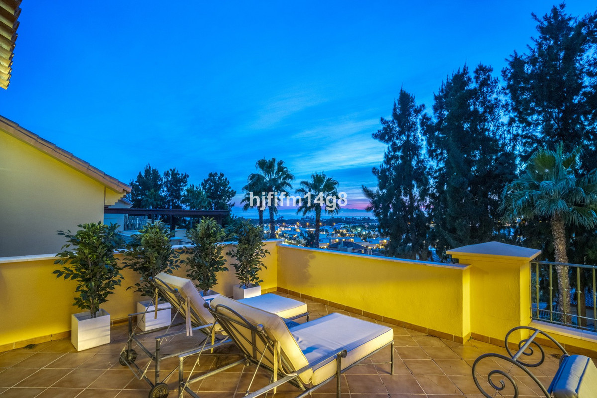 3 Bed Apartment for sale in Nueva Andalucía Costa Del Sol, Málaga, Spain