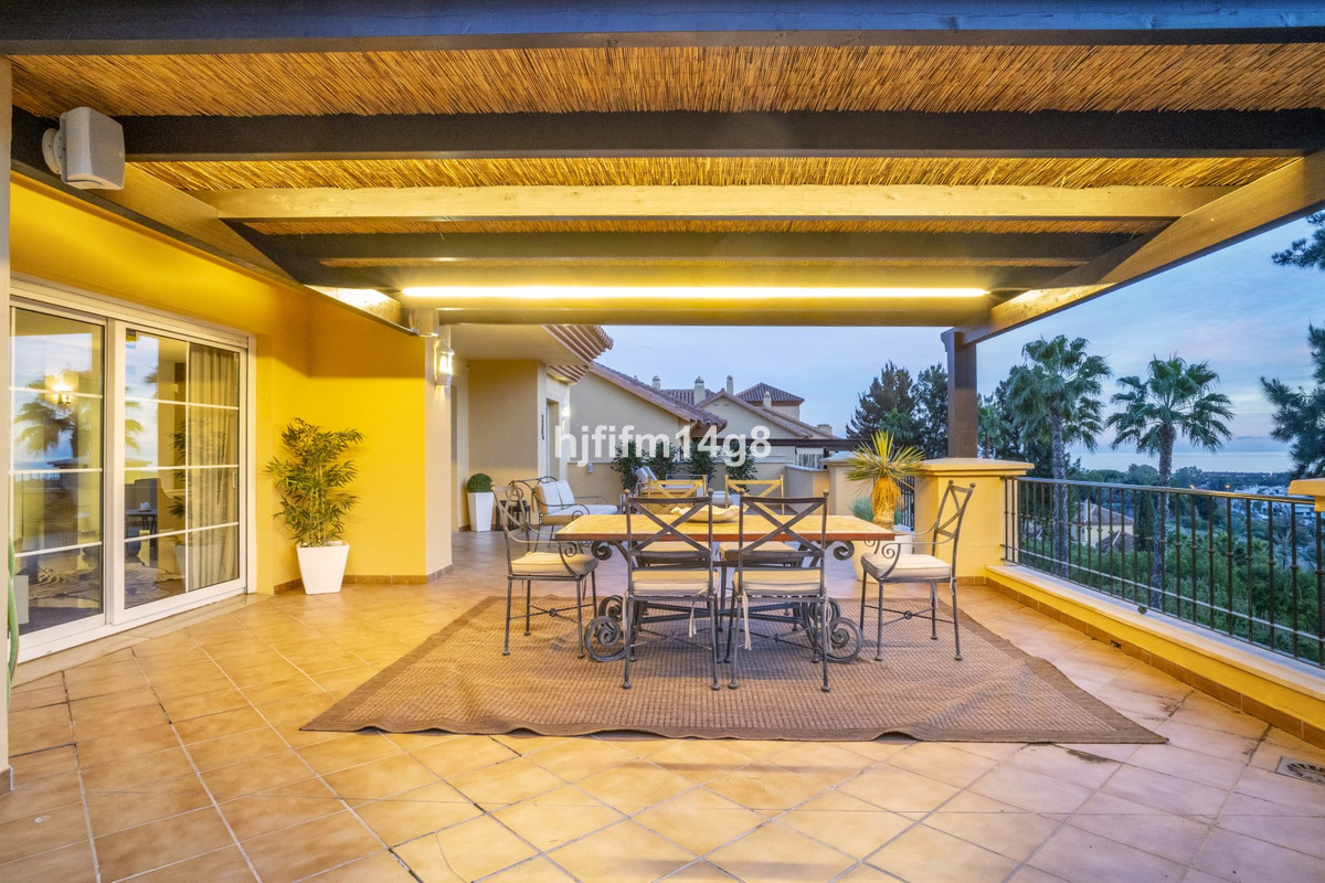 3 Bed Apartment for sale in Nueva Andalucía Costa Del Sol, Málaga, Spain