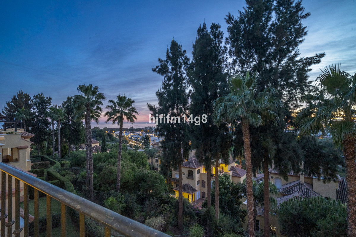 3 Bed Apartment for sale in Nueva Andalucía Costa Del Sol, Málaga, Spain