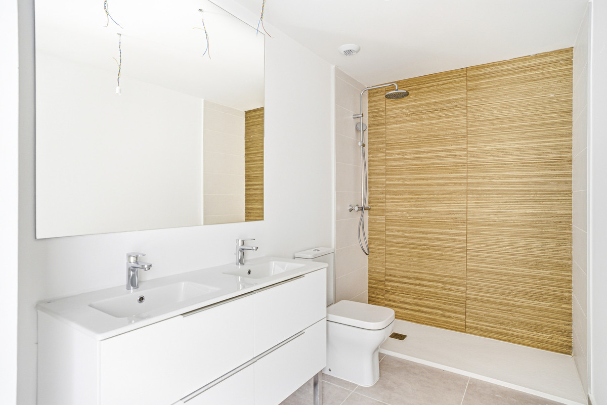 Se vende Apartamento Planta Media de 2 dormitorios en Costa Del Sol, Málaga, España