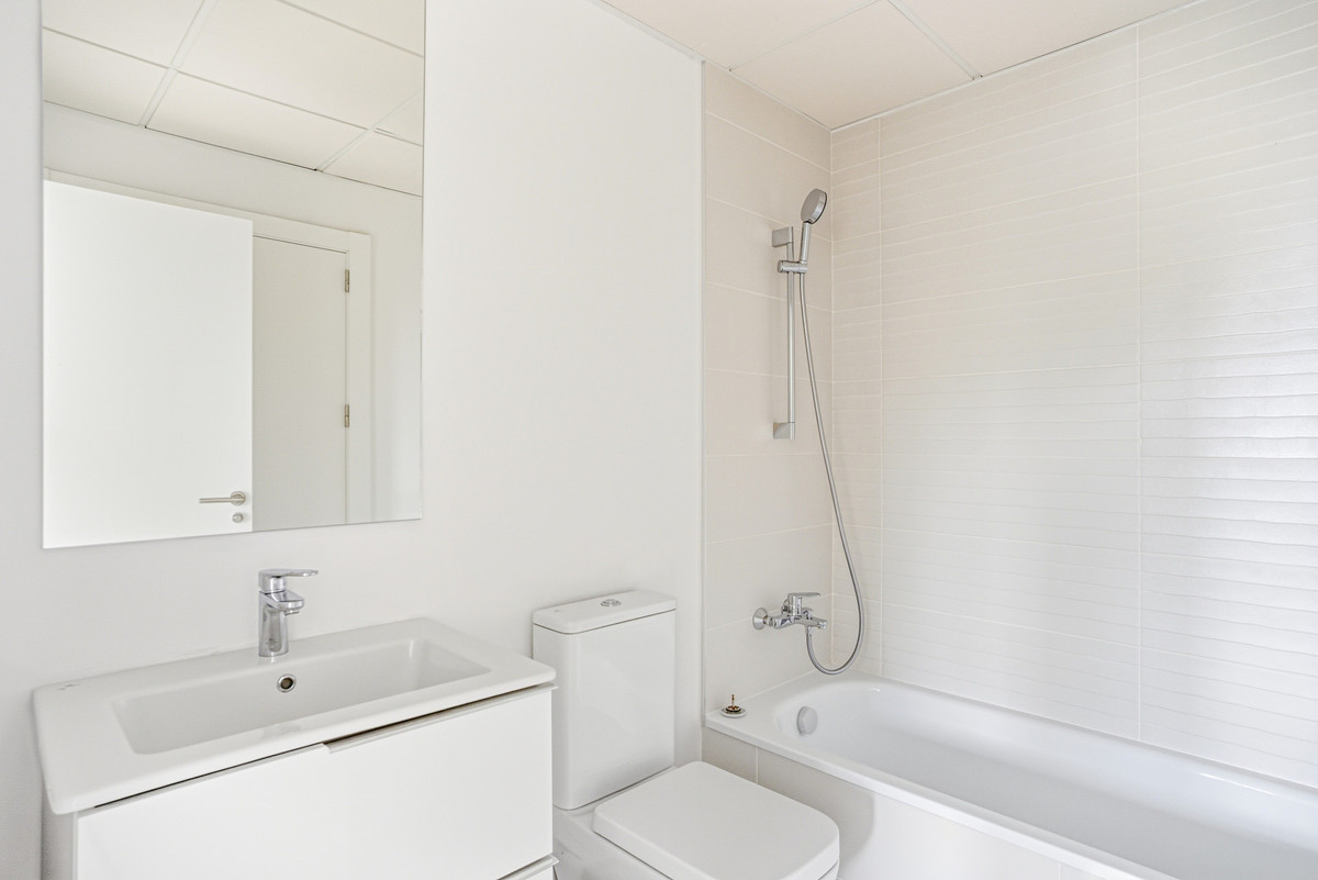 Se vende Apartamento Planta Media de 2 dormitorios en Costa Del Sol, Málaga, España