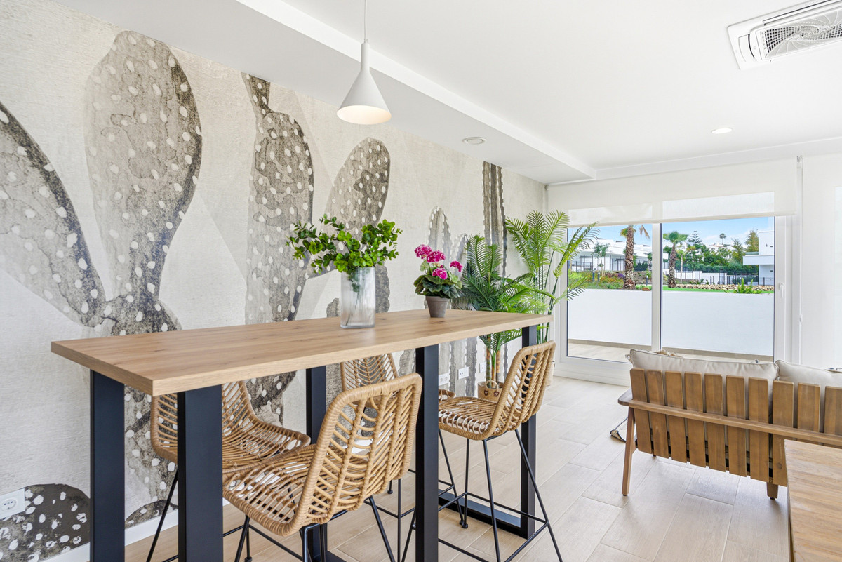 Se vende Apartamento Planta Media de 2 dormitorios en Costa Del Sol, Málaga, España