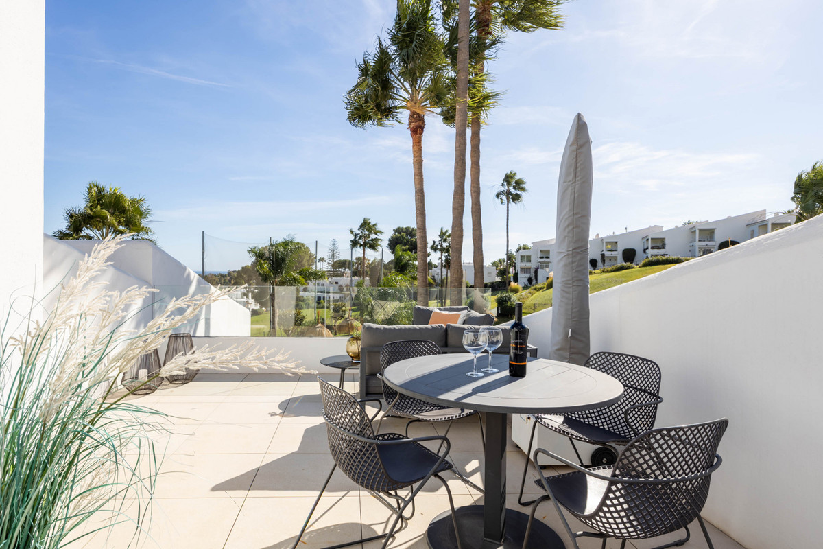 Se vende Apartamento Planta Media de 2 dormitorios en Costa Del Sol, Málaga, España