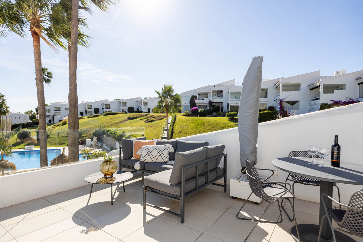 Se vende Apartamento Planta Media de 2 dormitorios en Costa Del Sol, Málaga, España