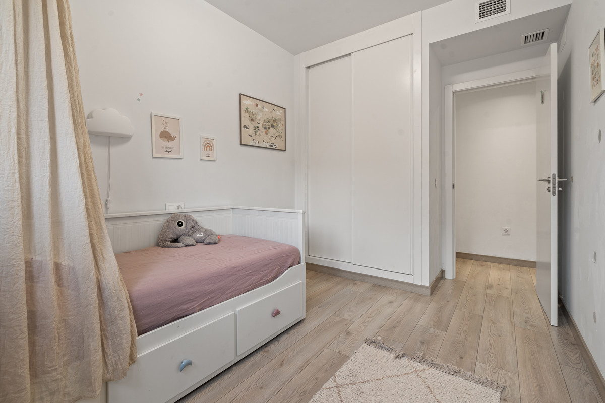 4 Bed Apartment for sale in Estepona Costa Del Sol, Málaga, Spain