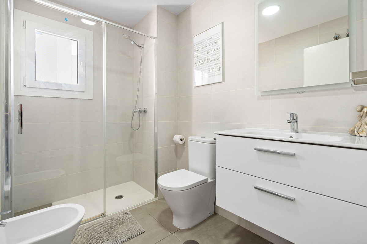 4 Bed Apartment for sale in Estepona Costa Del Sol, Málaga, Spain
