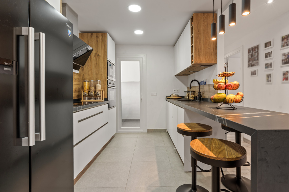 4 Bed Apartment for sale in Estepona Costa Del Sol, Málaga, Spain