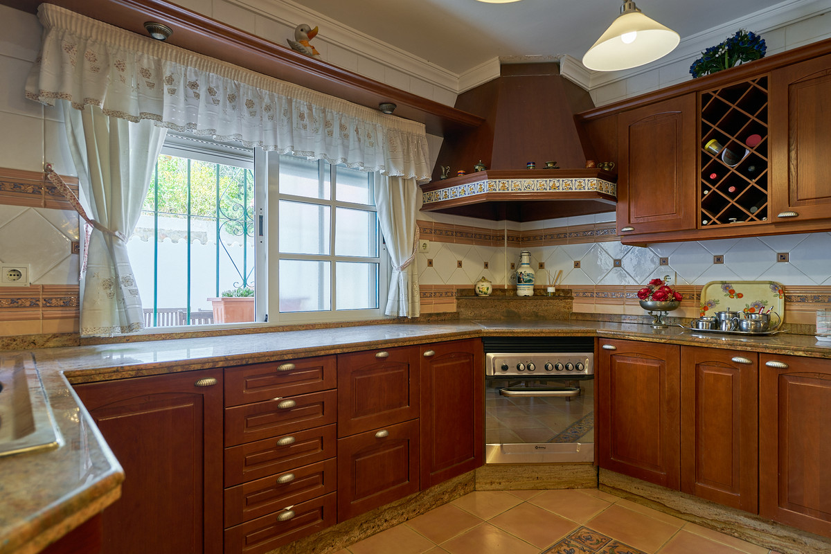 5 Bed Townhouse for sale in Benalmadena Costa Del Sol, Málaga, Spain