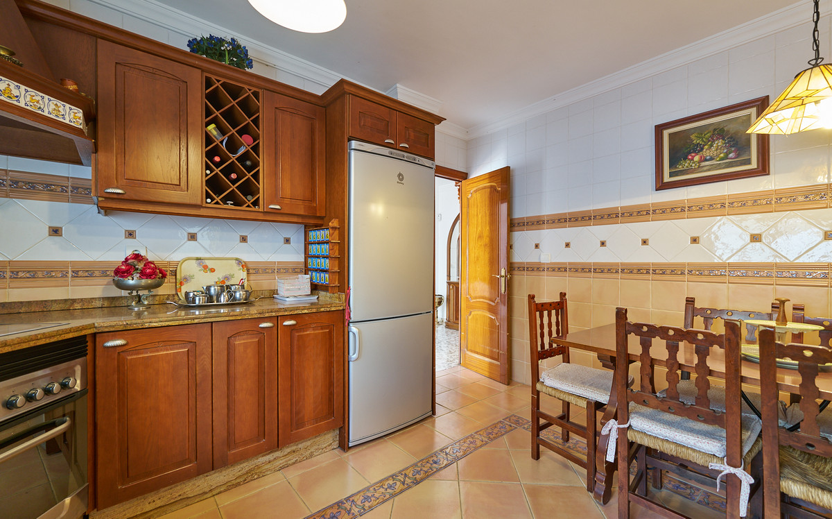 5 Bed Townhouse for sale in Benalmadena Costa Del Sol, Málaga, Spain